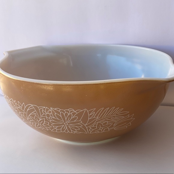 Vintage Pyrex 2L Brown Cinderella Bowl in Woodland Pattern - Picture 2 of 8